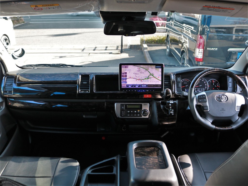 運転席周りのカスタムも充実☆４１５ＣＯＢＲＡインテリアパネル・コンビステアリング・シフトノブ（マホガニー調）