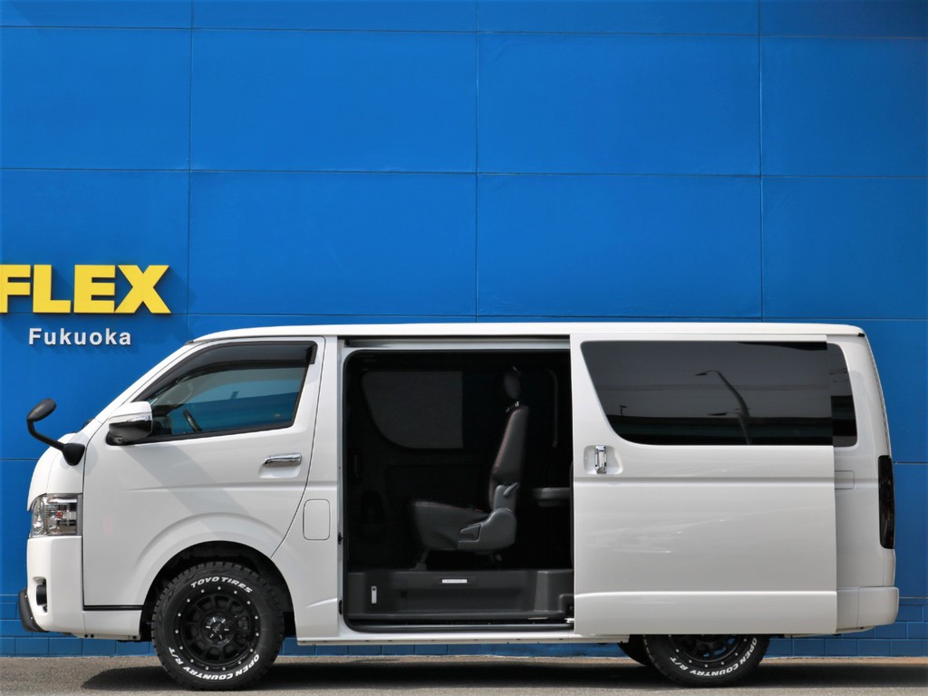 新車時メーカーオプションのパワースライドドアを完備！　乗り降りが大変楽になります。パワースライドドアは運転席からも操作することが可能です。