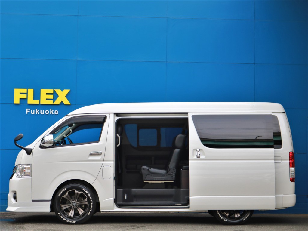 新車時メーカーオプションのパワースライドドアを完備！　乗り降りが大変楽になります。パワースライドドアは運転席からも操作することが可能です。