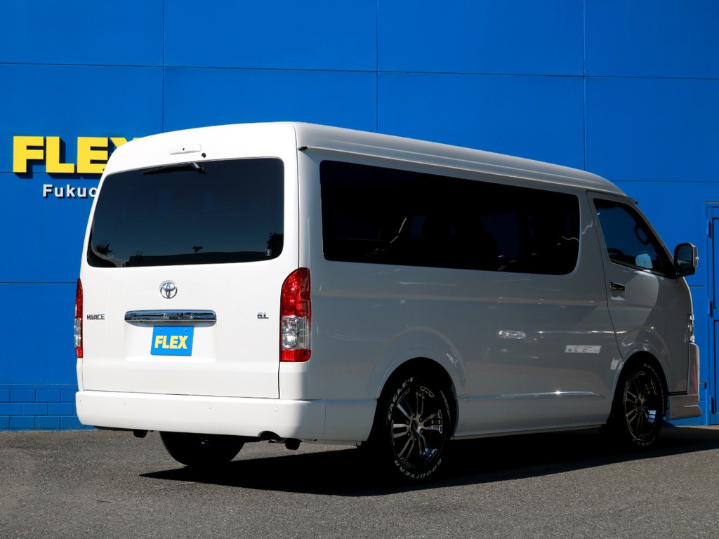 ハイエースの事なら九州最大規模の専門店FLEX福岡店にお任せ下さい！　現金を減らしにくいローンによる購入や、法人様に適した経費が使えるリース等、ハイエースライフを始めるお手伝いを致します！
