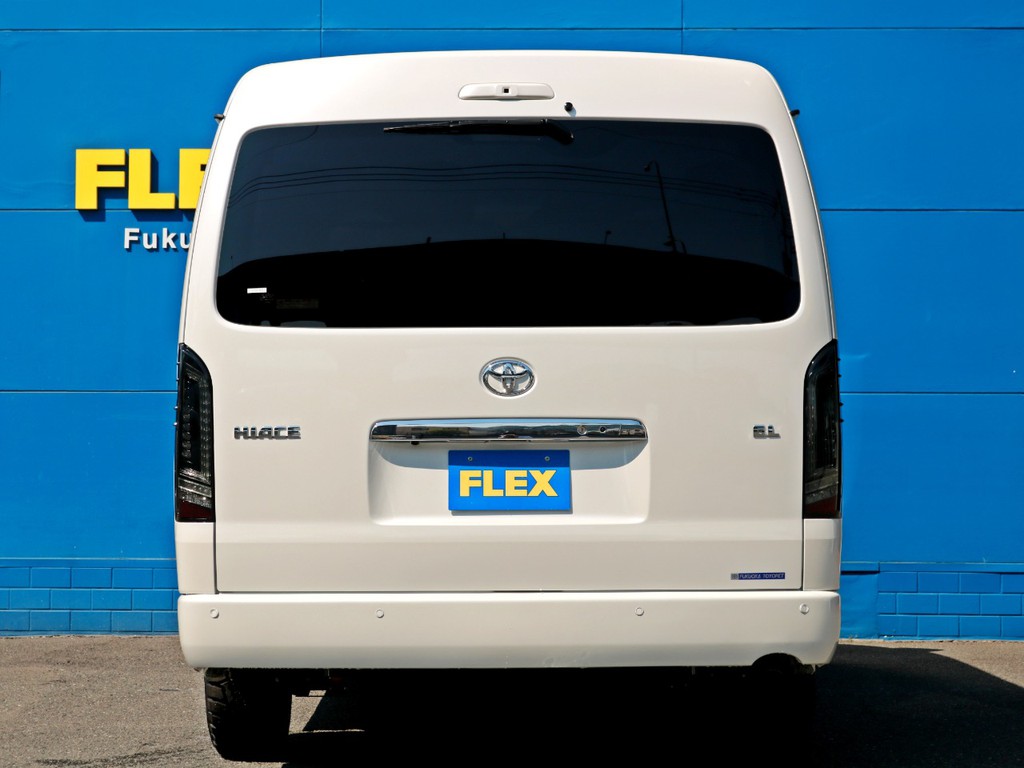 ハイエースをお探しなら専門店のFLEX福岡店まで！　福岡店の展示車両は勿論、全国のFLEXが保有する車両の中から貴方にぴったりの一台をお探し致します！