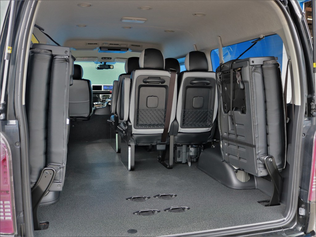 シート跳ね上げれば、荷物も積み込み可能です！