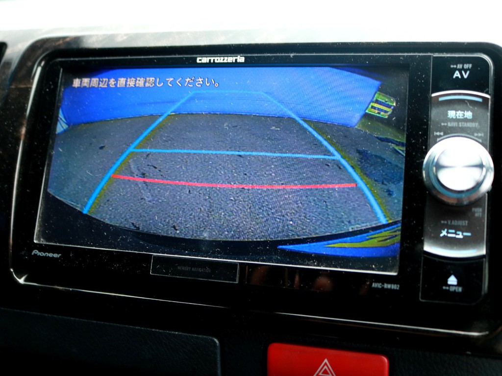 カロッツェリアSDフルセグナビ（AVIC-RW802）を搭載！　バックカメラナビ連動施工済みなのでバックカメラの映像はナビモニターに出力されます。