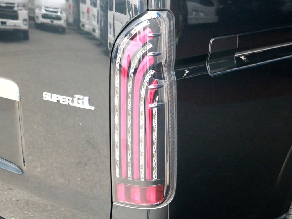 FLEX煌レッドLEDテールランプを装着！　視認性、デザイン性共に優れた一品です！