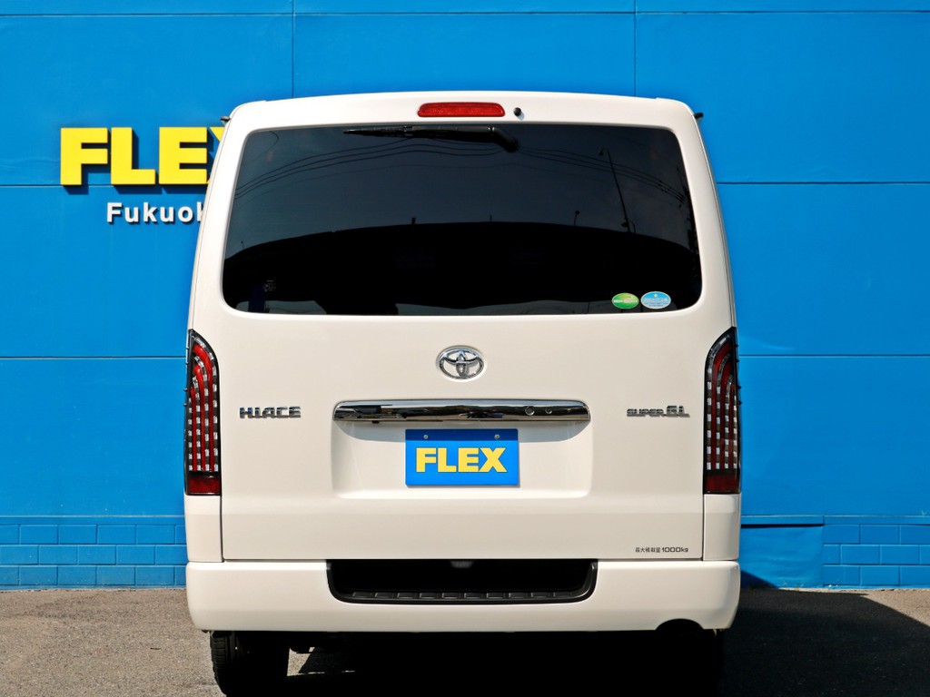 ハイエースをお探しなら専門店のFLEX福岡店まで！　ハイエース福岡店の展示車両は勿論、全国のFLEXが保有する車両の中から貴方にぴったりの一台をお探し致します！