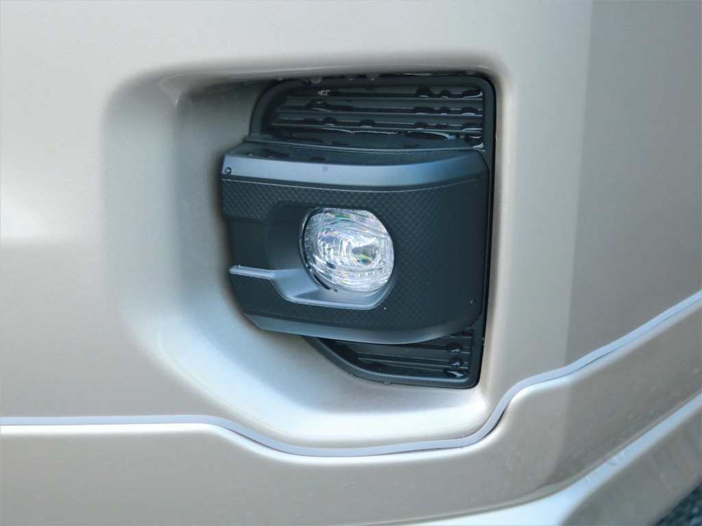 オプションの純正ＬＥＤフォグランプも完備しております！