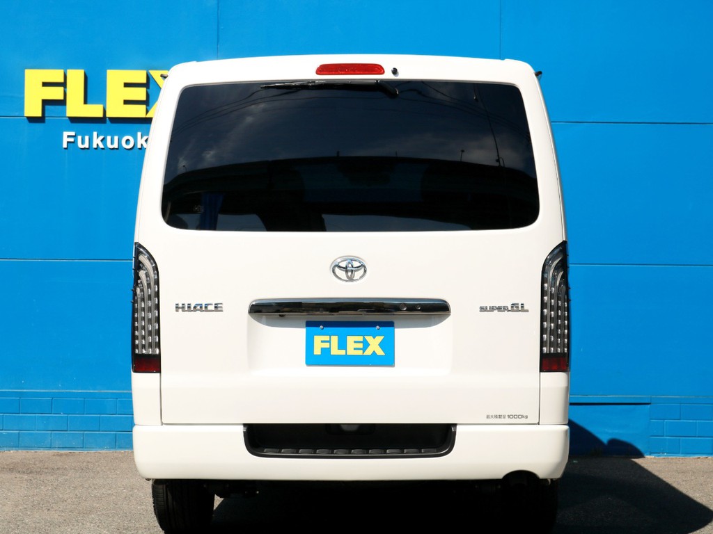 ハイエースをお探しなら専門店のFLEXハイエース福岡店へ！　福岡店の展示車両は勿論、全国のFLEXが保有する車両の中からぴったりの一台をお探し致します！