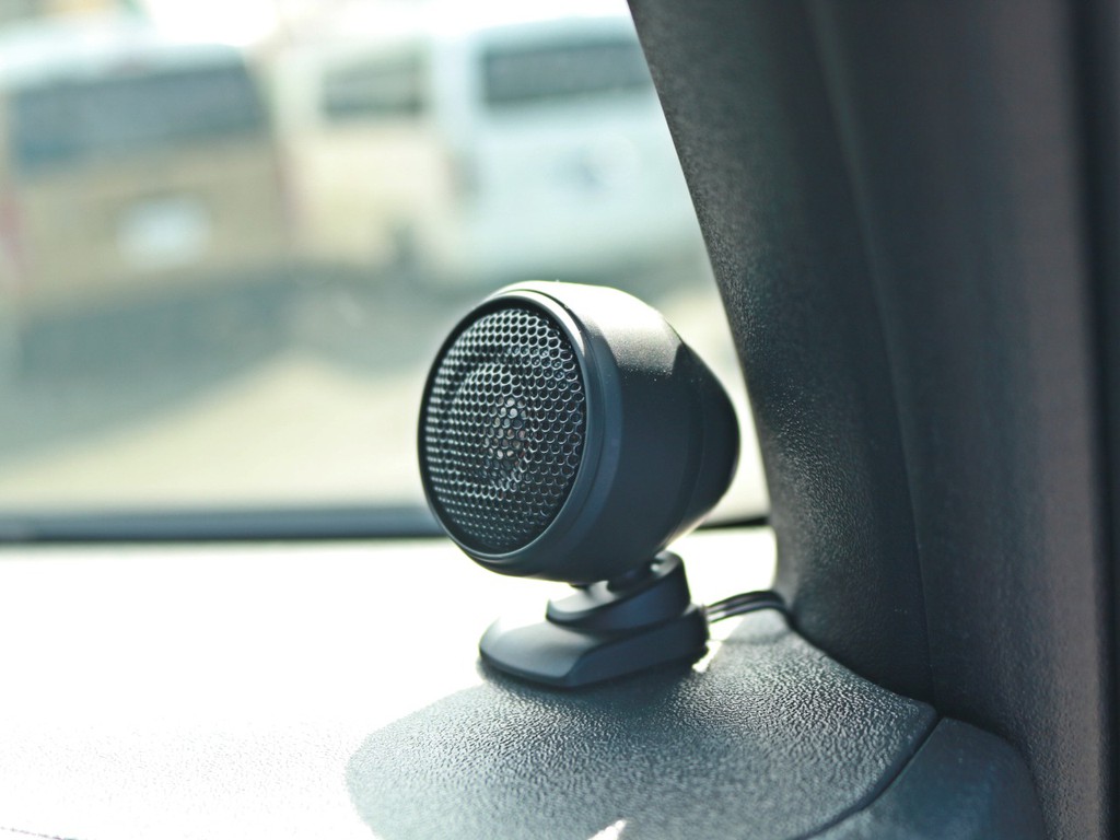 社内の音響を改善するツイータースピーカーも設置されています！