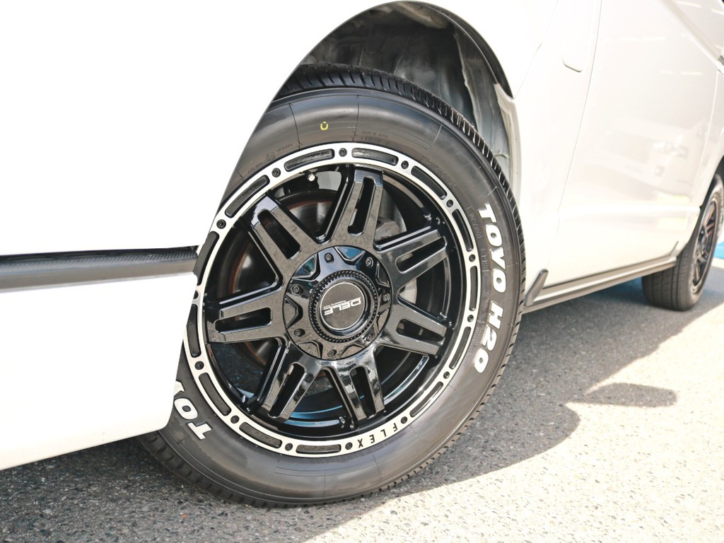 FLEXオリジナルDelf04　17インチアルミホイールを装着！タイヤはナスカーホワイトレタータイヤを合わせました！