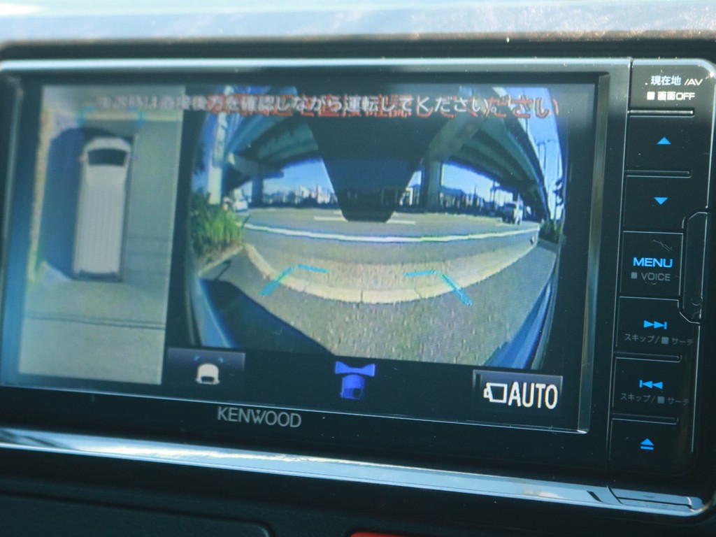 パノラミックビューモニターやバックカメラの映像はナビモニターに出力されます！