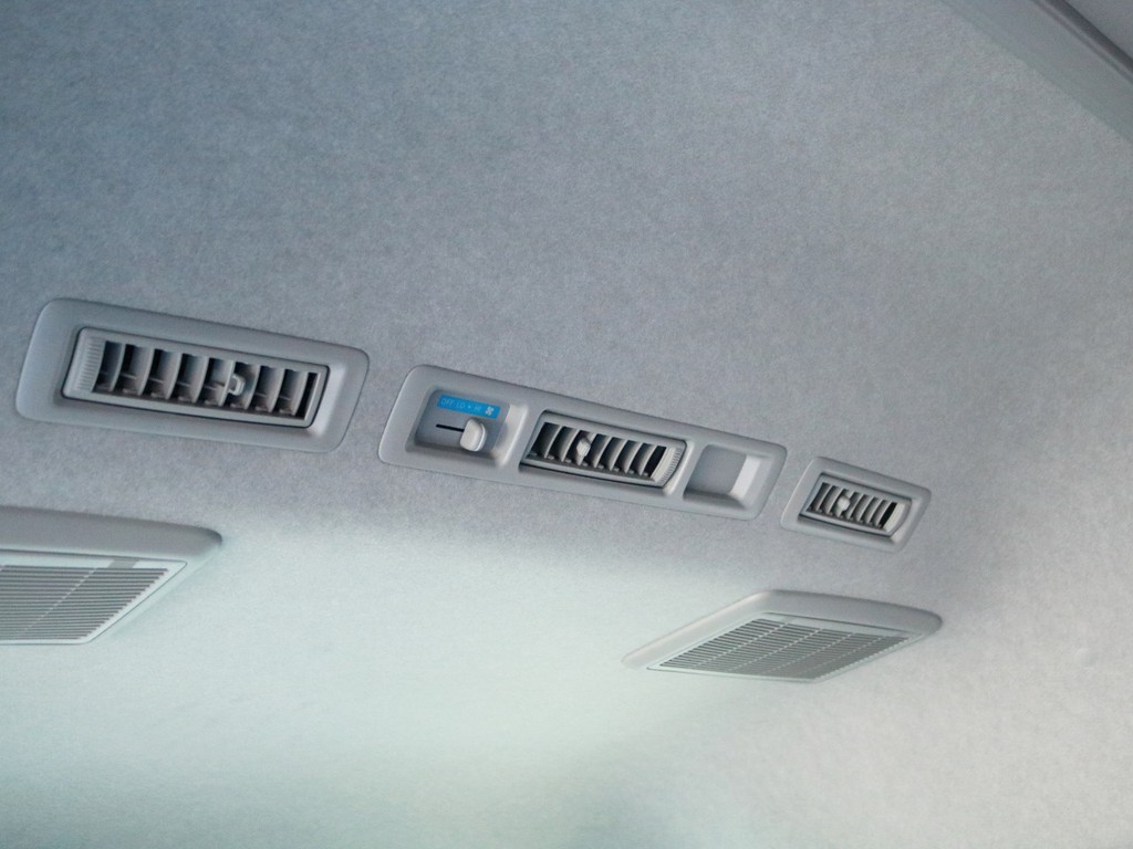 メーカーオプションのリアクーラーも完備しています！　新車オーダー時に装着し忘れる心配もありません♪