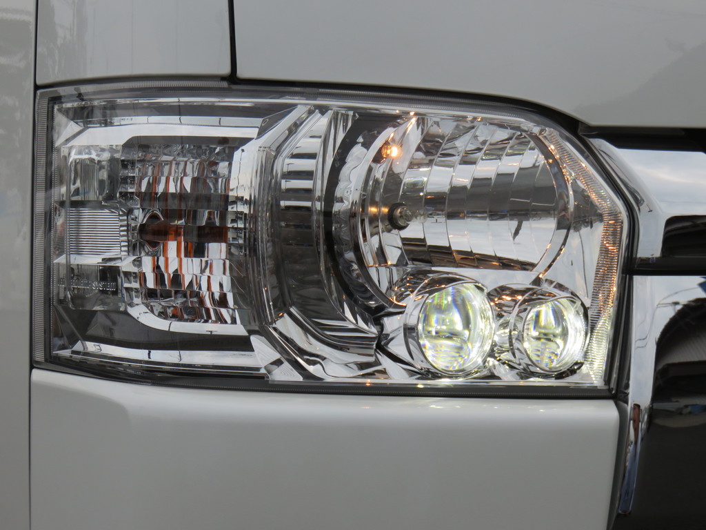 人気メーカーオプションのＬＥＤヘッドライト装備♪