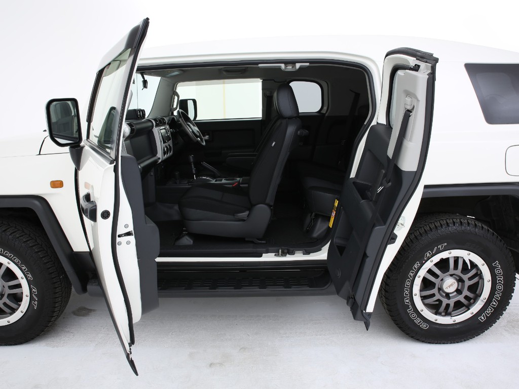 FJクルーザー 2016年(H28年) 4.0 オフロードパッケージ 4WD  中古車を 