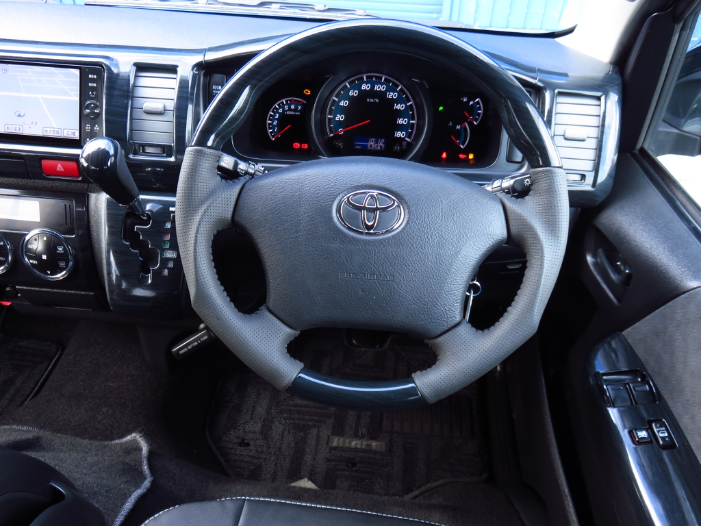 黒木目調コンビハンドル♪ガングリップで運転しやすいです！