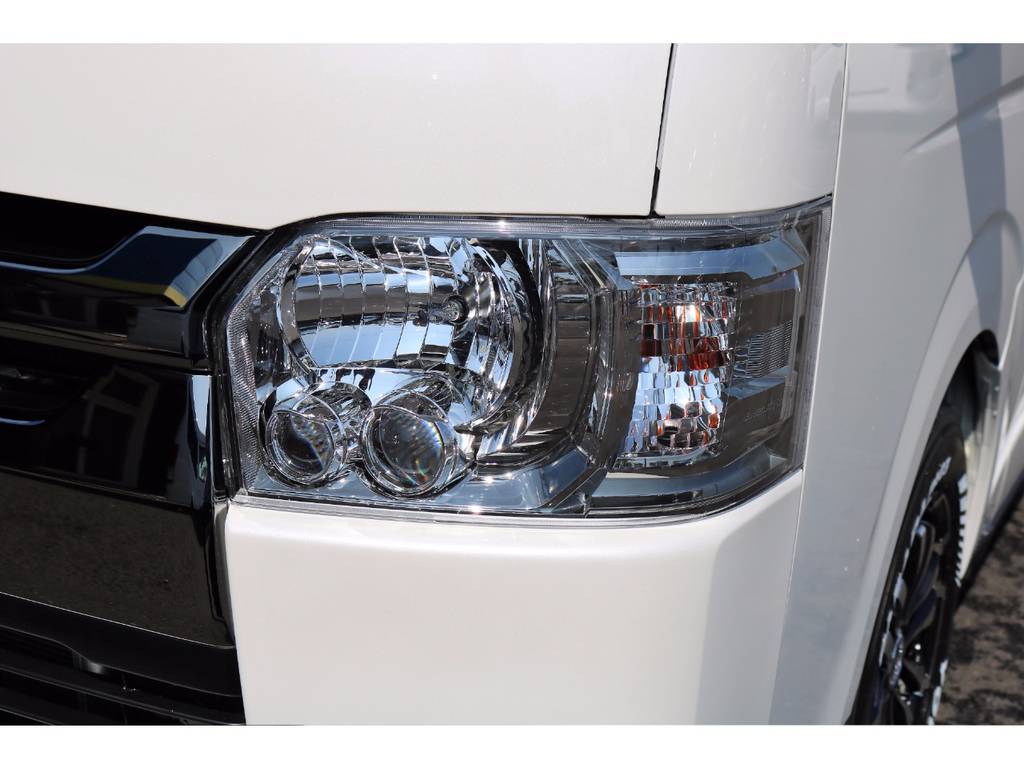 メーカーオプションのＬＥＤヘッドライト！特別仕様車は標準装備です！