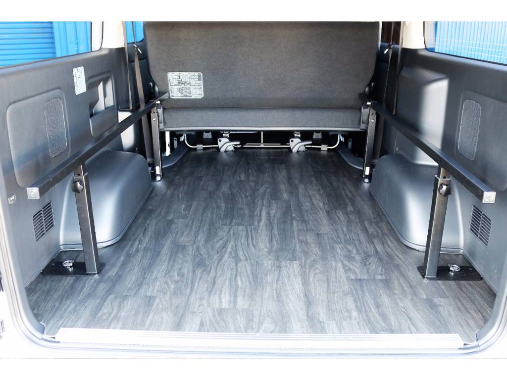 ベットマットを外せば広い荷室をしっかりと確保！！