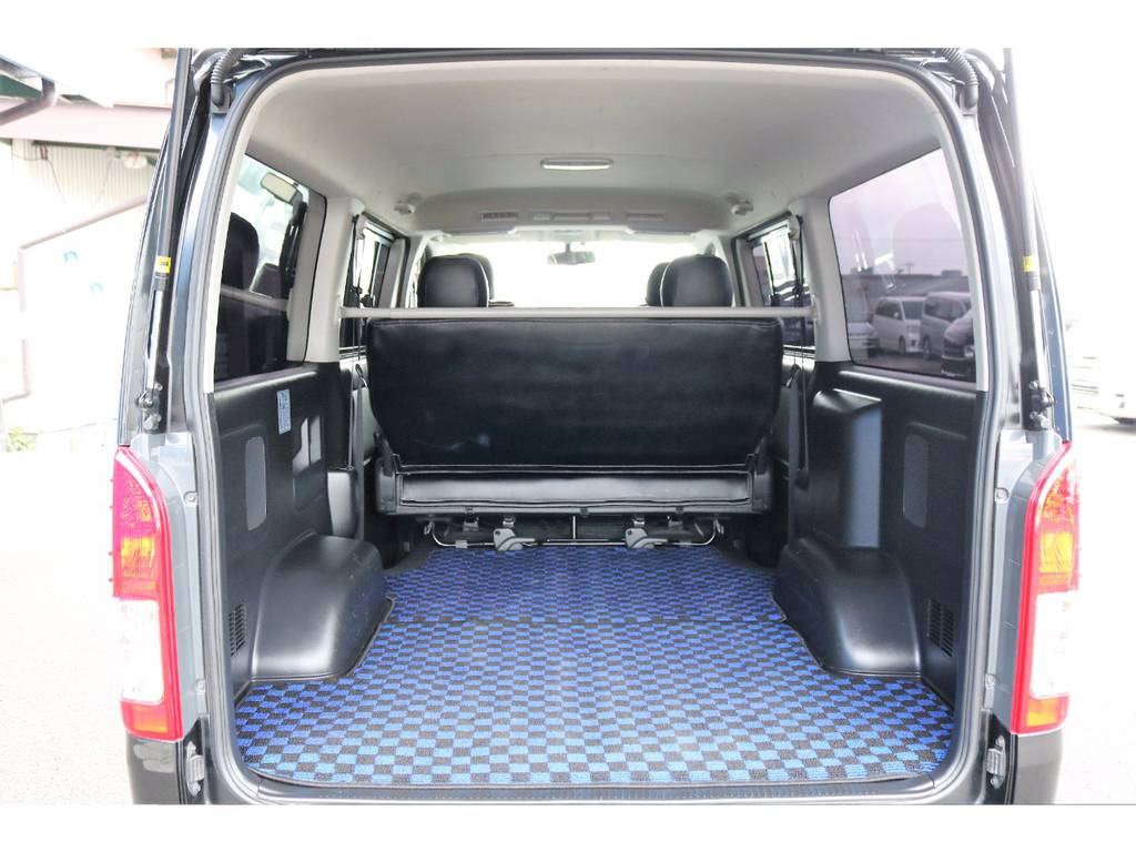 ４ナンバー車両ならではの広い荷室♪ベットキットなどのカスタムもお任せください！！