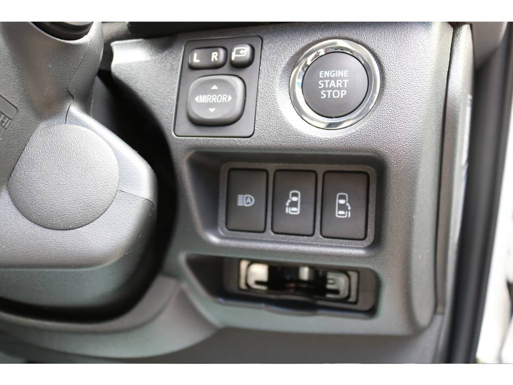 標準装備のプッシュスタート、メーカーオプションの両側パワースライドドア装備