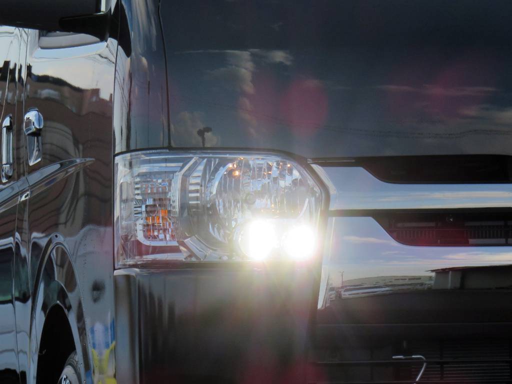 メーカーオプションのＬＥＤヘッドライト装備♪視界良好です♪