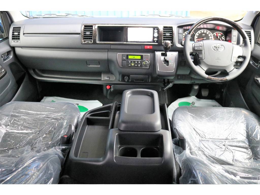 ワイドボディならではの広い運転席周り♪特別仕様車の高級感が漂います♪