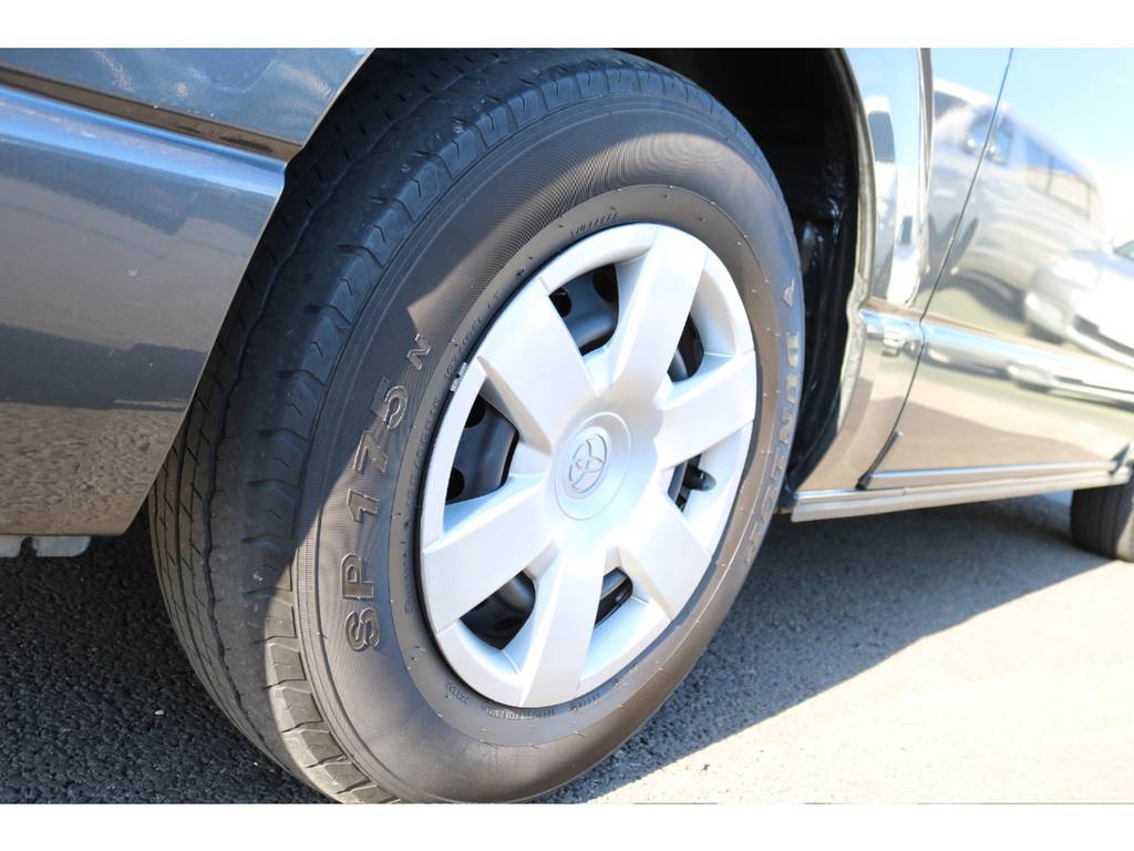 純正１５インチホイールに１９５/８０Ｒ１５のＬＴタイヤ