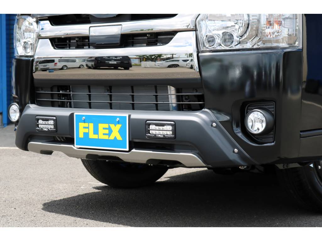 ＴＲＤフロントスポイラー（ＬＥＤデイタイムランプ付）でワイルドなイメージ！