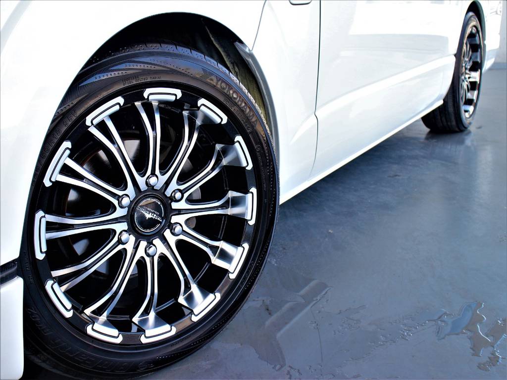 バトルシップ１８インチアルミホイール！　YOKOHAMAタイヤ！