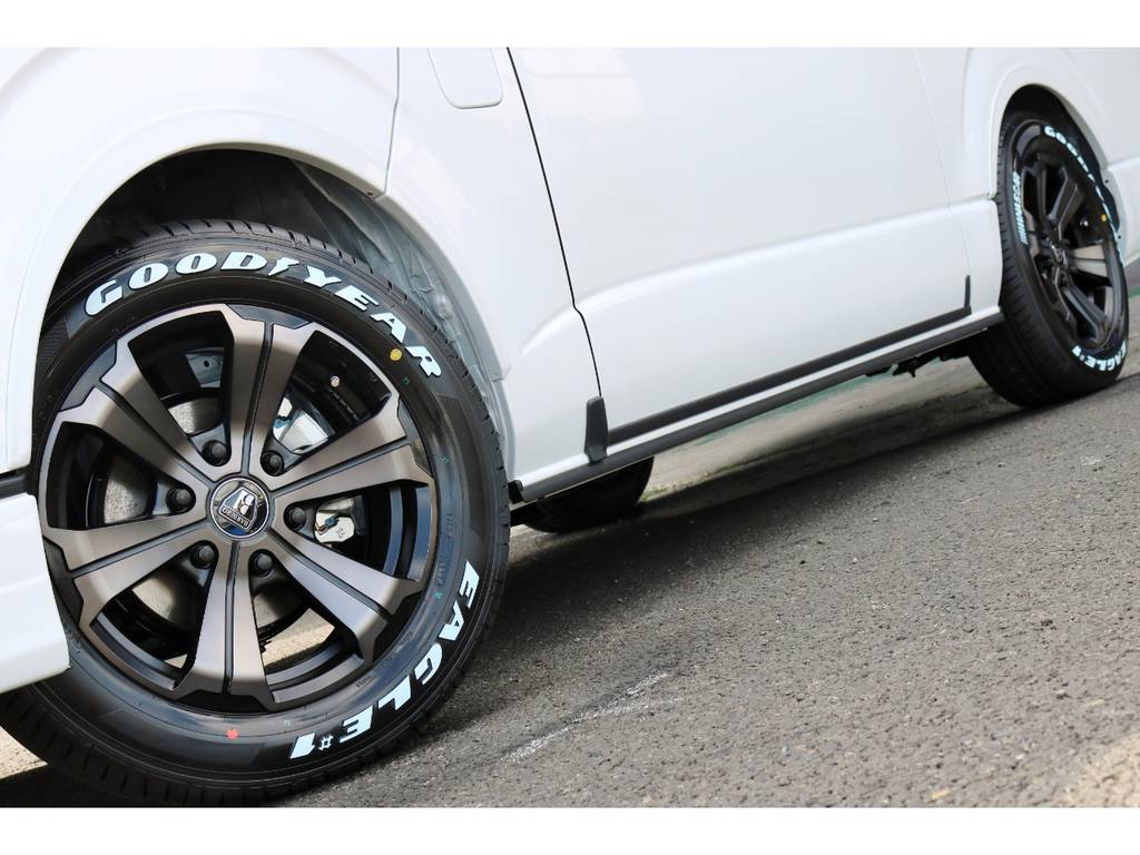 ＦＬＥＸ専用カラーのバルベロ１７インチアルミホイール（アーバングランデ）＆グッドイヤー　ナスカータイヤ！ＥＳＳＥＸリーガルフェンダーも装着！
