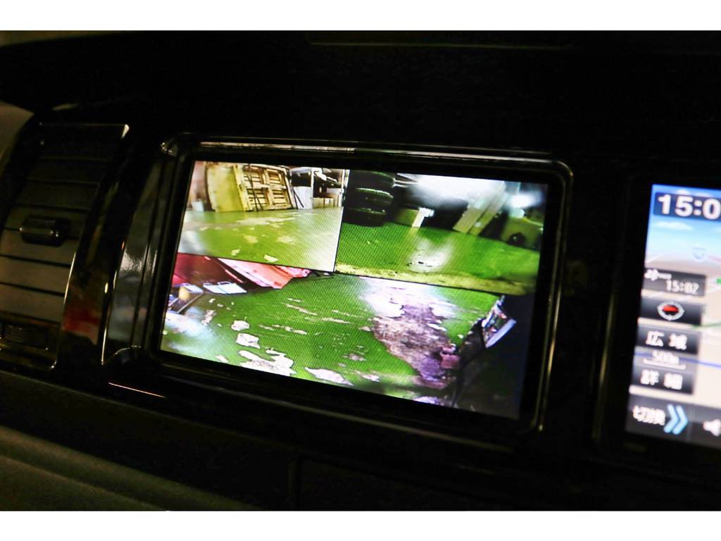 ＡＬＰＩＮＥ製サブモニターには、マルチビューフロントカメラ、ハイエース専用サイドビューカメラ、ナビＡＶ映像を切替にて映ります！