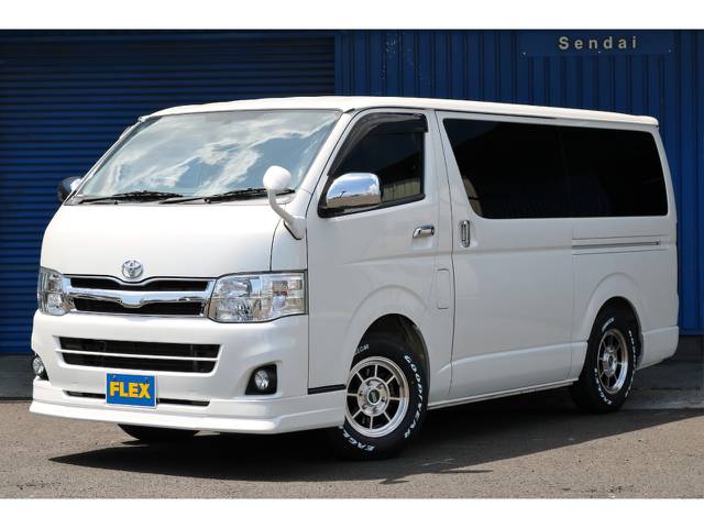 ３型後期モデル３０００ＣＣディーゼルターボ４ＷＤ！カスタムパーツも多数装備されてます！