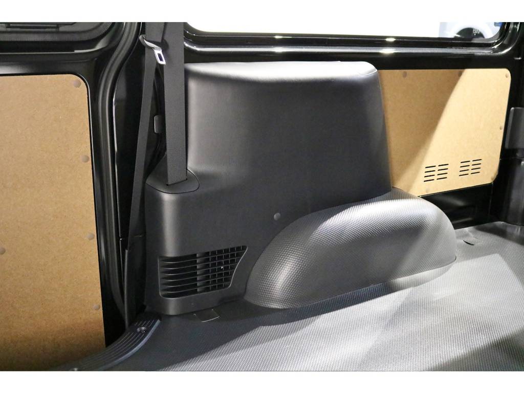 メーカーオプションのリアヒーターも装備しております！