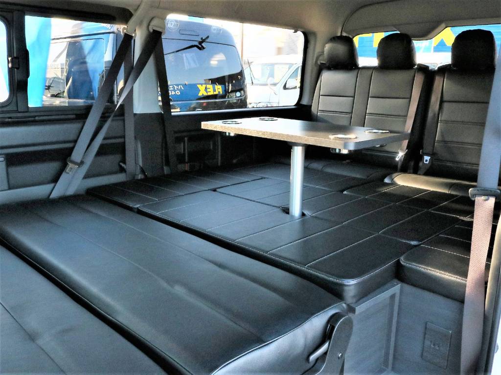 フルフラットにもアレンジ可能ですので、車中泊にもぴったりです！