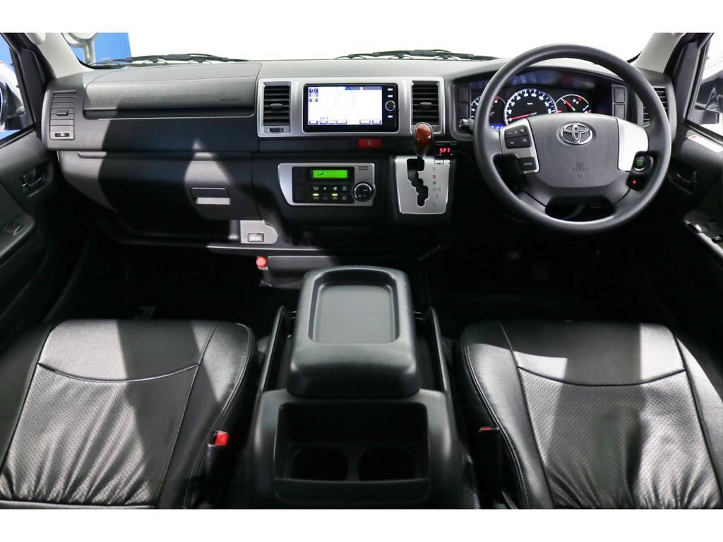 メーカーオプションの助手席ＳＲＳエアバッグ＆アクセサリーコネクター（ＡＣ１００Ｖ）電源も装備されてます！