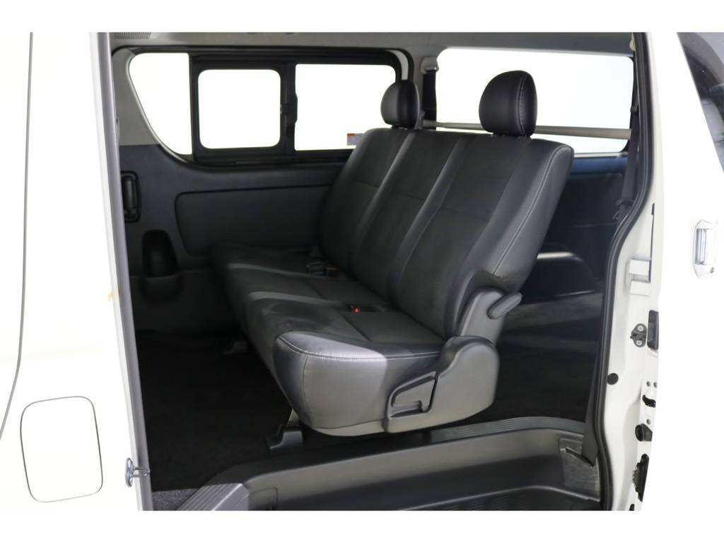 特別仕様車ダークプライム専用シート表皮のトリコット＋合成皮革＆ダブルステッチ！