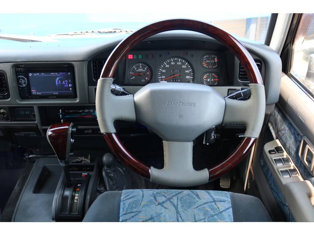 恐らくオーナーさんが１番長く滞在する場所はココ運転席でしょう！この車を運転してどこへ行こう？何をしよう？とイメージしてみてください★きっと充実した時間になる事でしょう♪