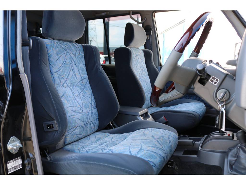 フロントシートです！ＳＸワイド　リミテッドという特別仕様車専用のシート表皮となります★お好みでシートカバーも取付可能なのでぜひお気軽にご相談ください★