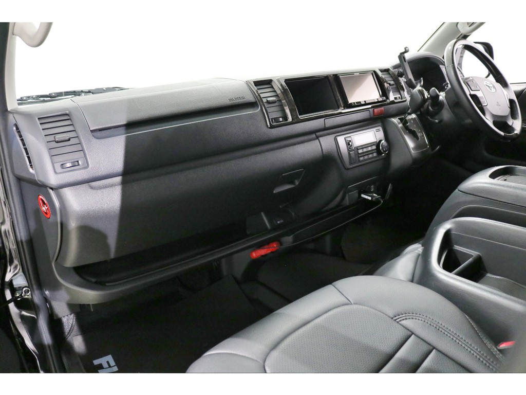 特別仕様車“ＤＡＲＫ ＰＲＩＭＥ”ならではの高級感あふれるコックピット！