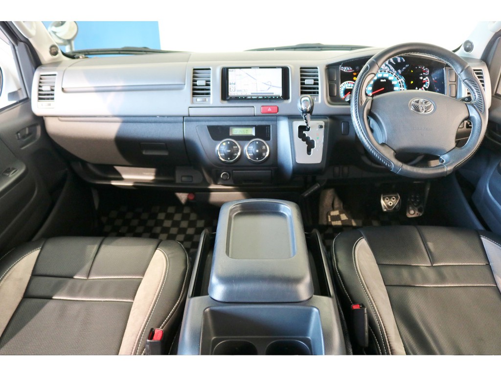 上質なコックピット！運転が楽しくなりますね！