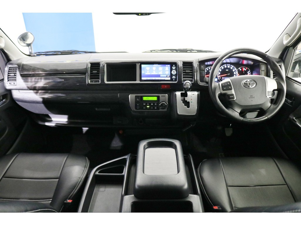 高級感溢れるコックピットでドライブも楽しくさせます♪