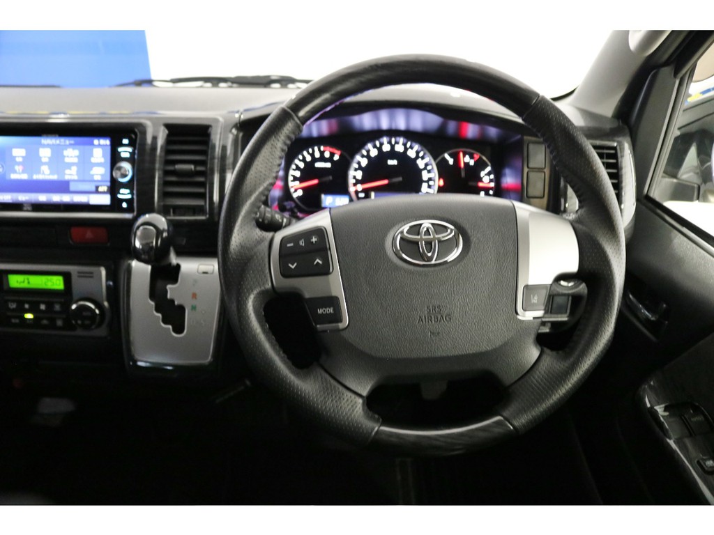 ステアリングオーディオスイッチ、レーンデパーチャースイッチ、黒木目ステアリング！