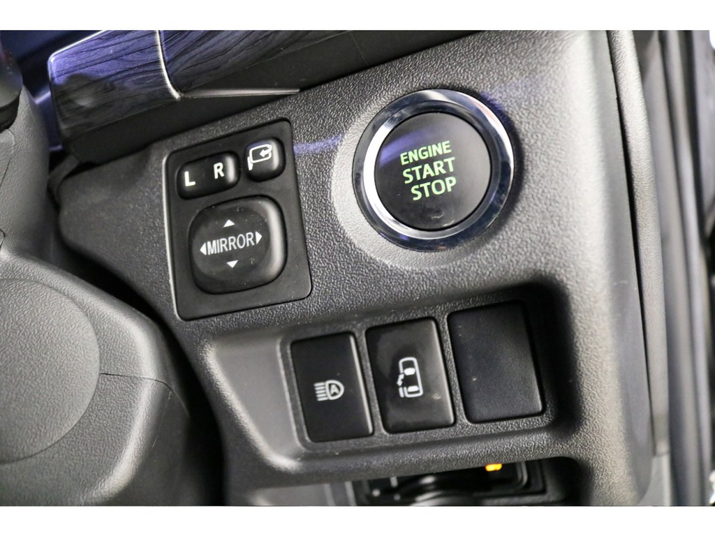 スマートキー＆プッシュスタート搭載車両！パワースライドドアスイッチにオートマチックハイビームも！