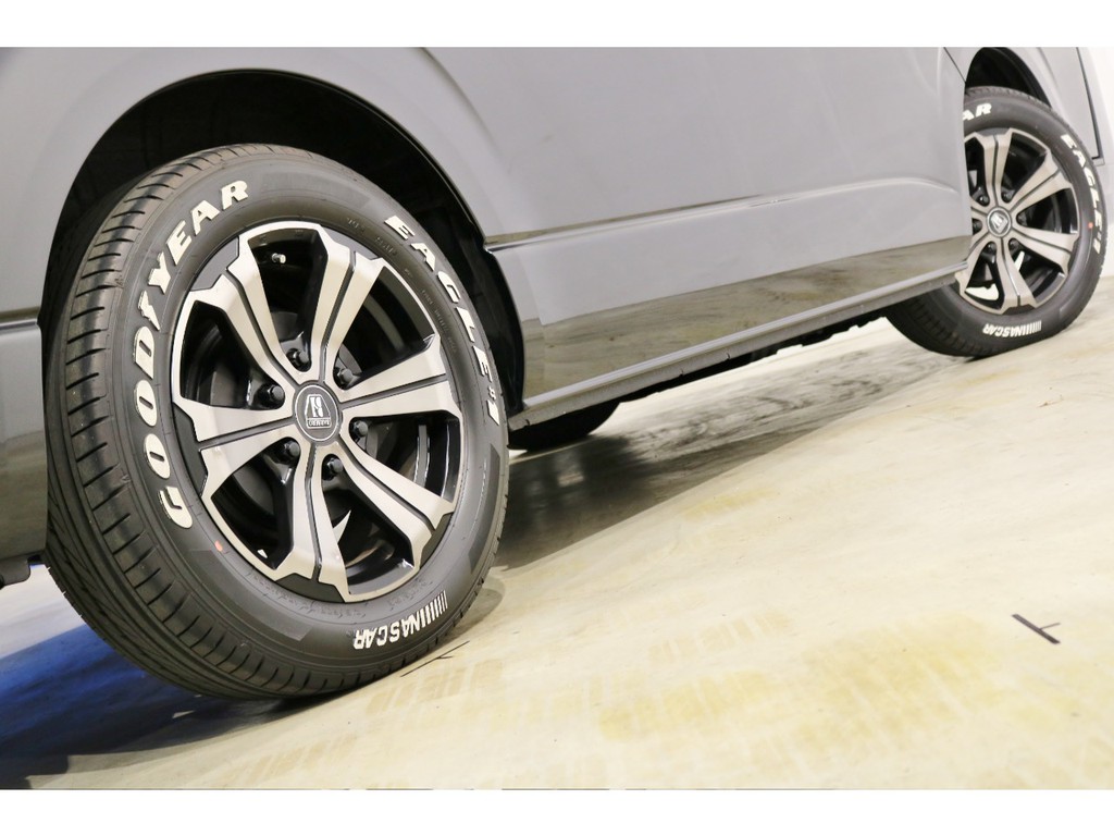 バルベロアーバングランデ【フレックス限定カラー】１７インチアルミホイール６ナスカータイヤで足元もバッチリです！