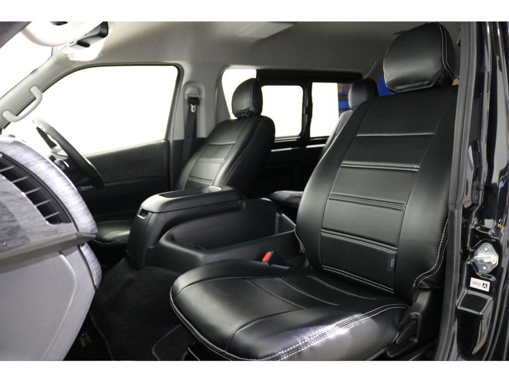 内装コンディションも良好な一台です！全席シートカバー装着済み！