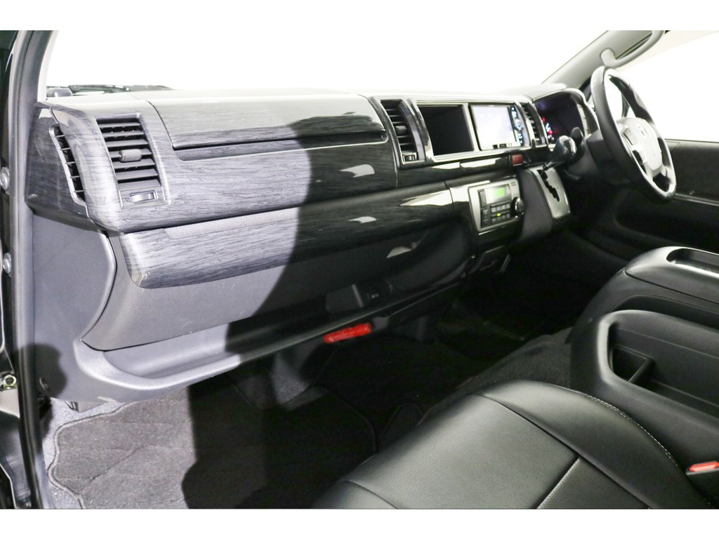 黒木目インテリアパネル張りで高級感アップ！