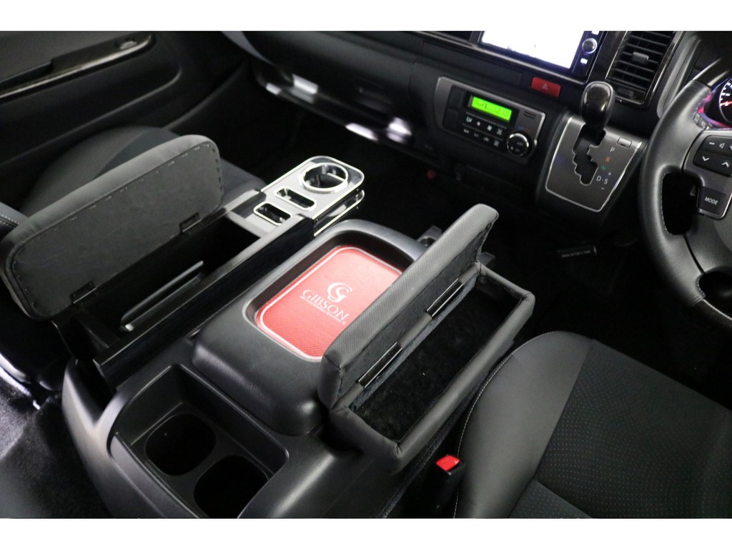 運転席回りも充実しております！