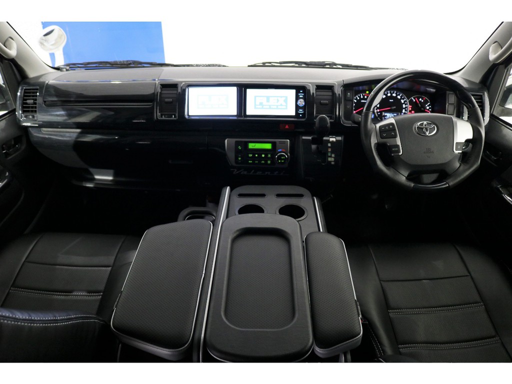 高級感のあるコックピットで運転も楽しくなりますね！