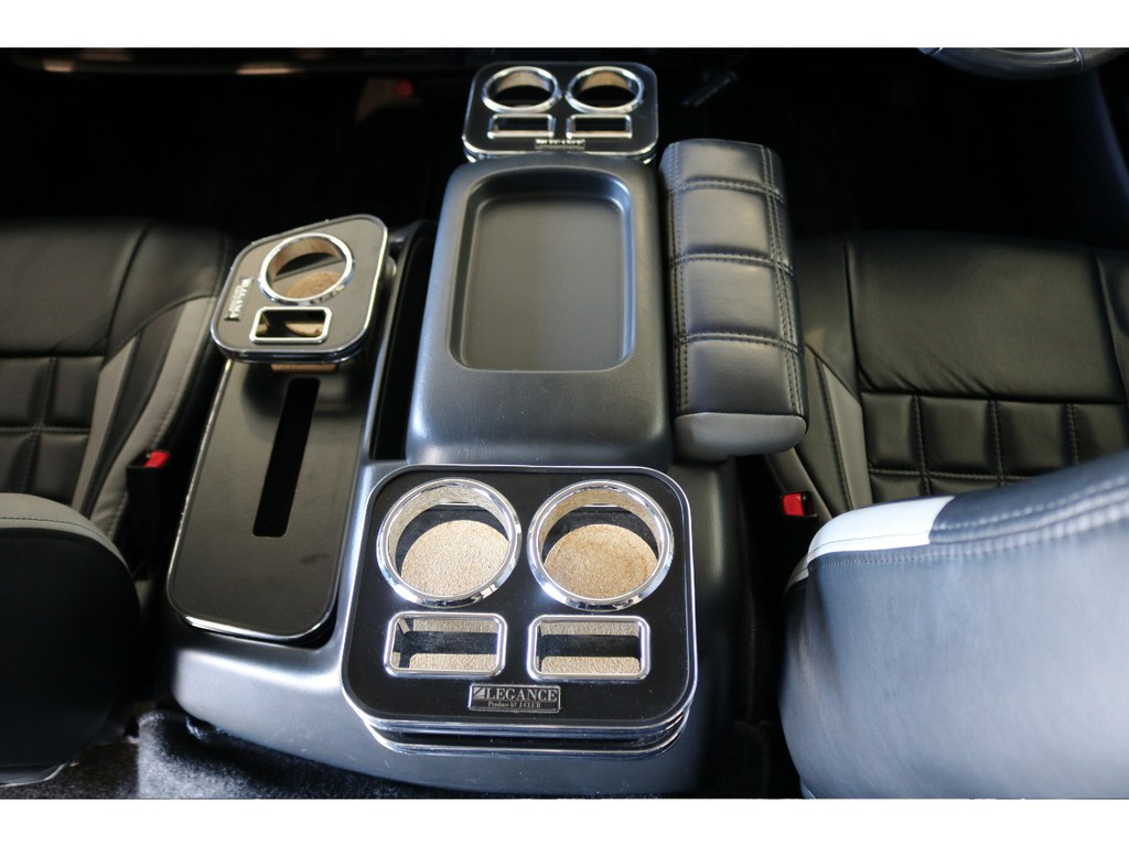 レガンス製ドリンクホルダー＆アームレスト！