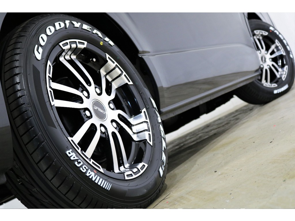 新品デルフ02 17インチアルミホイール＆ナスカータイヤ！