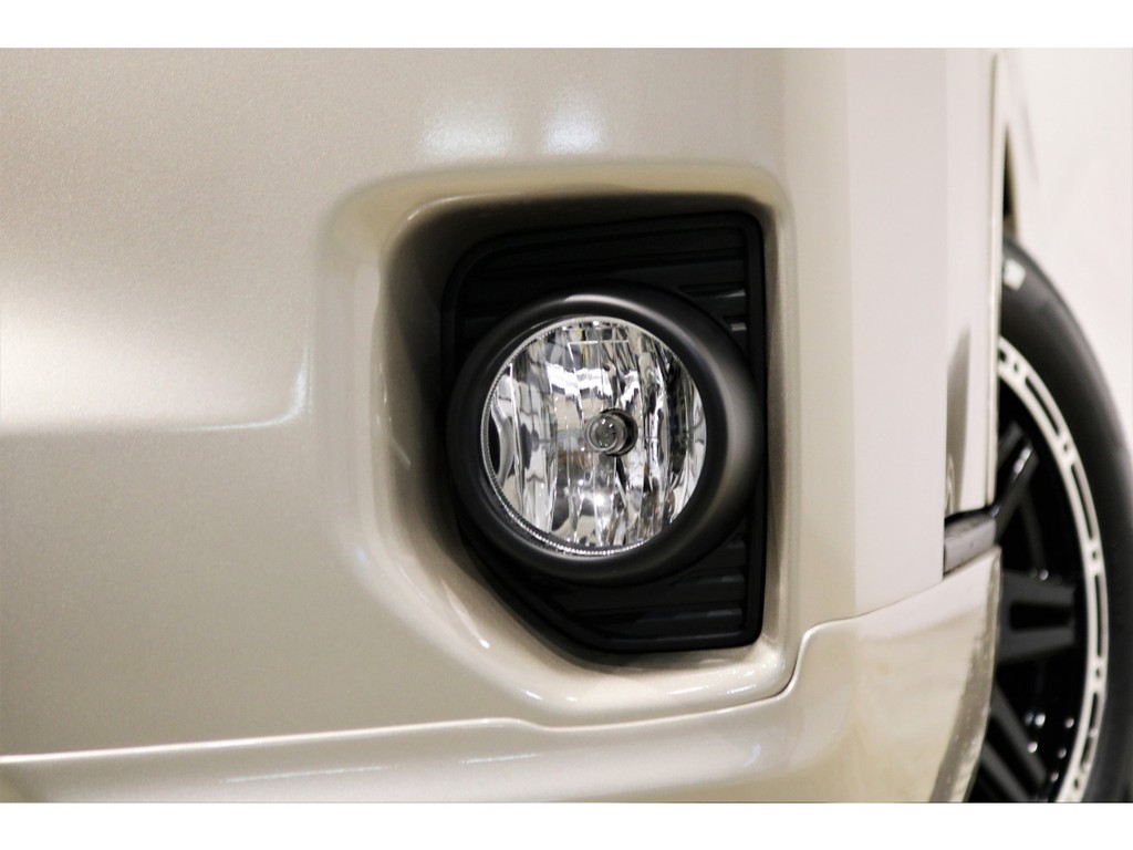 フロントフォグランプもしっかり取り付けております！LEDバルブにも変更可能！