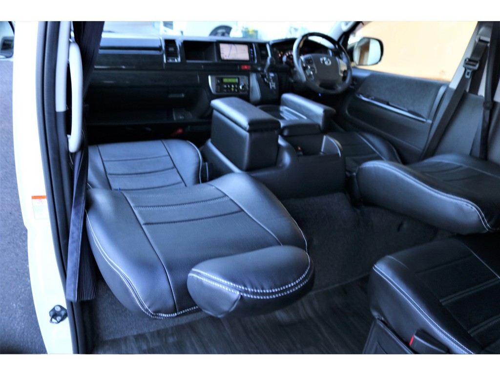 助手席はリクライニング加工済み！